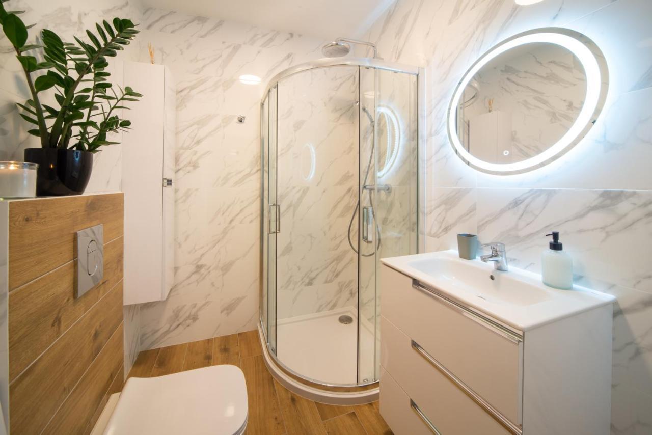 Maya'S Flats & Resorts 49 - Spacious 3 Rooms Apartment In Szafarnia Gdańsk Buitenkant foto